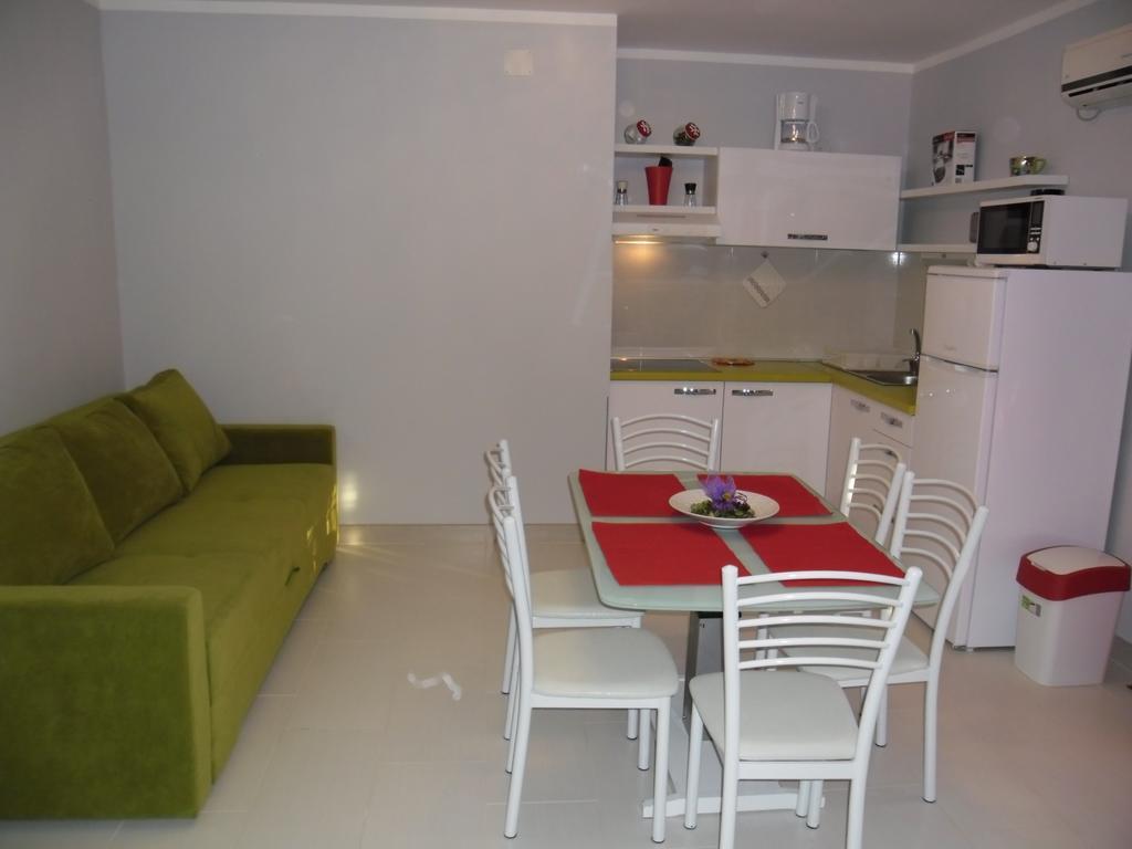 Apartments Jerine Tribalj 客房 照片