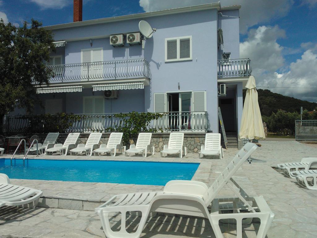 Apartments Jerine Tribalj 客房 照片